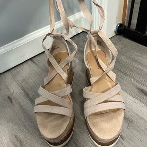 Shoe Dazzle Cream Espadrille Wedges